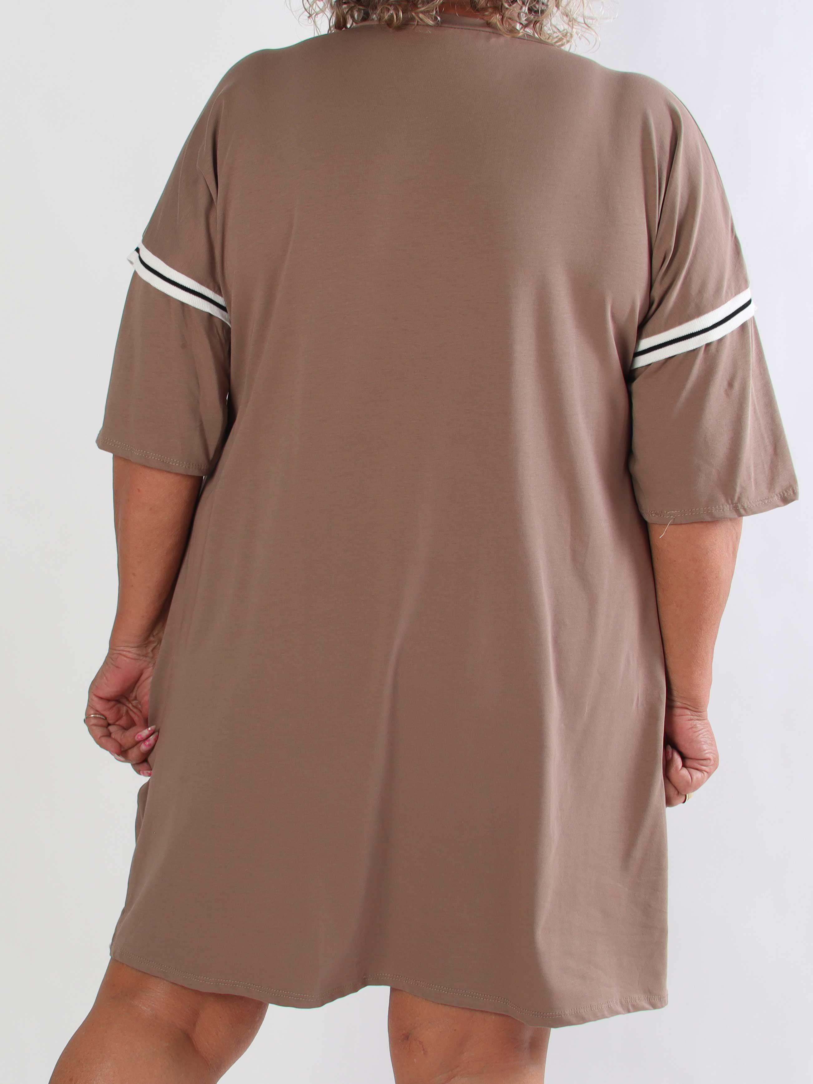 Lana - Plus size t-shirtklänning i mjuk bomull med snyggt